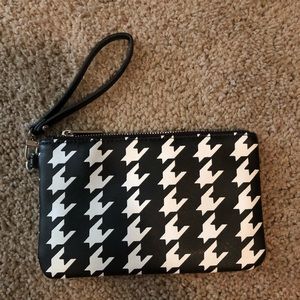 Express b&w clutch